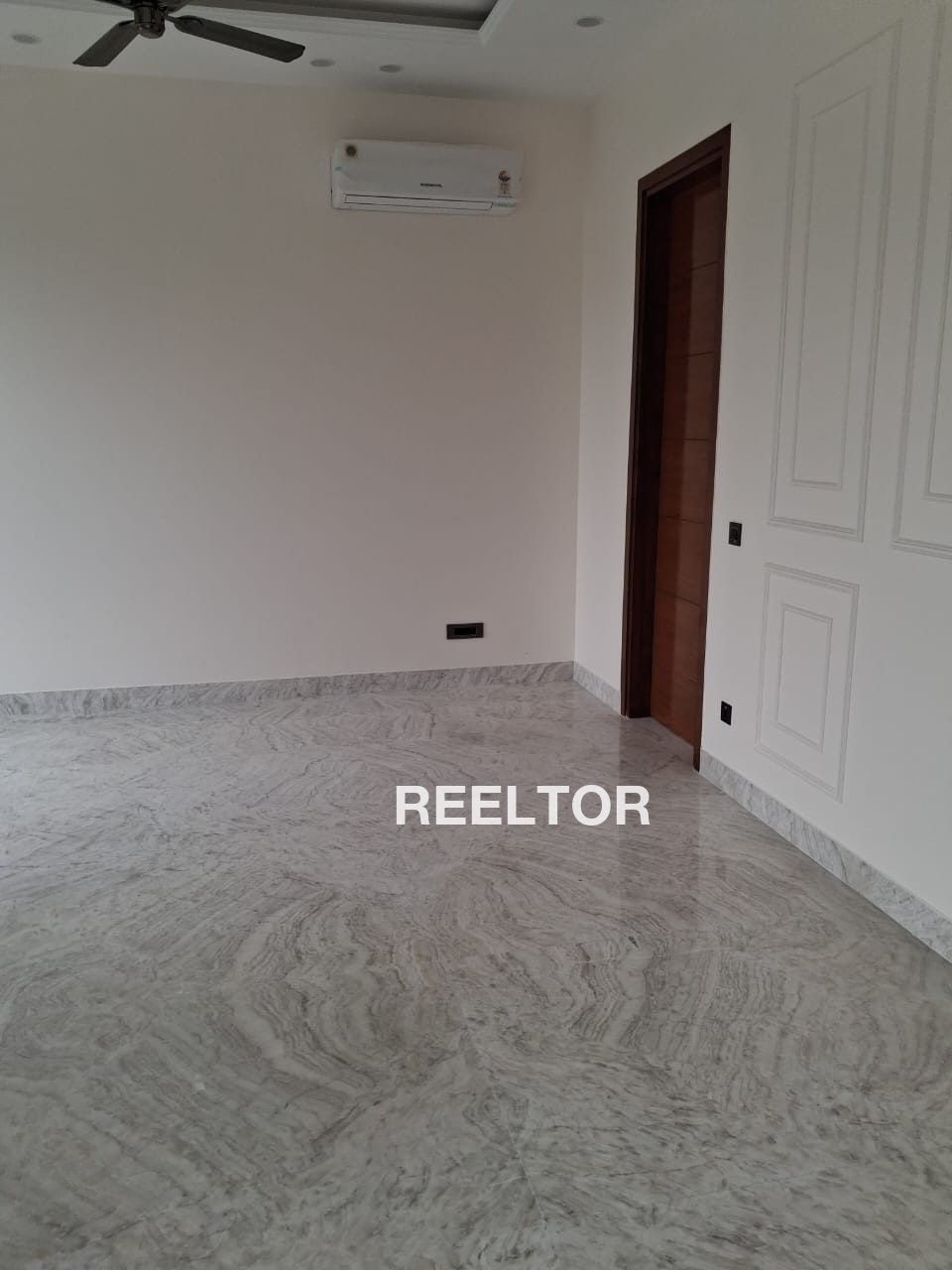 Shop For Rent In Punjabi Bagh