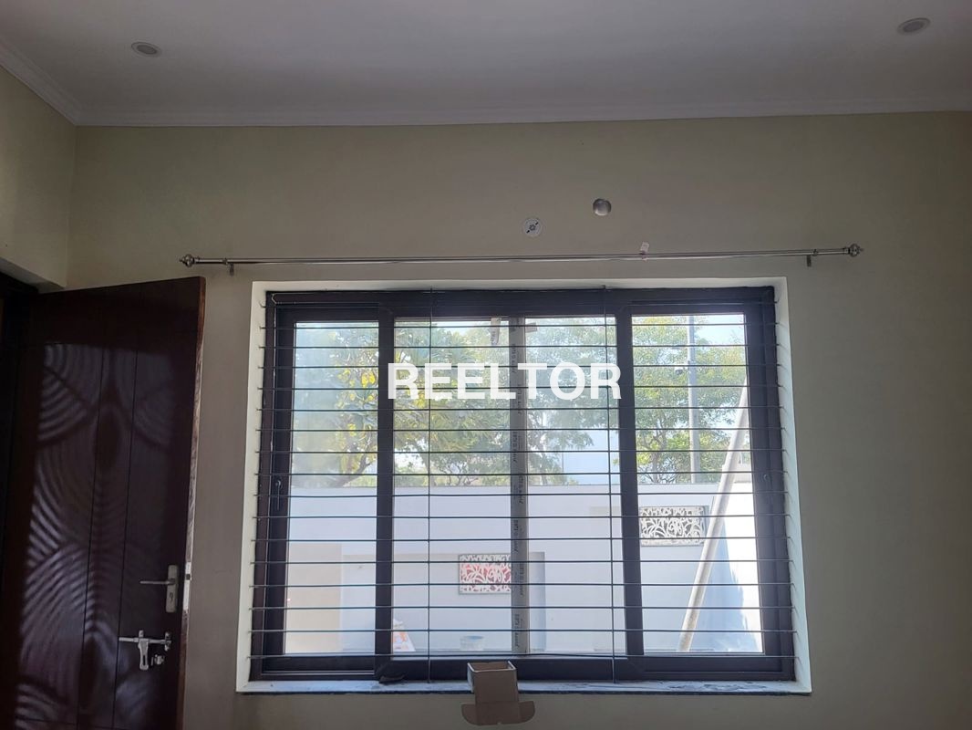 Shop For Rent In Auli