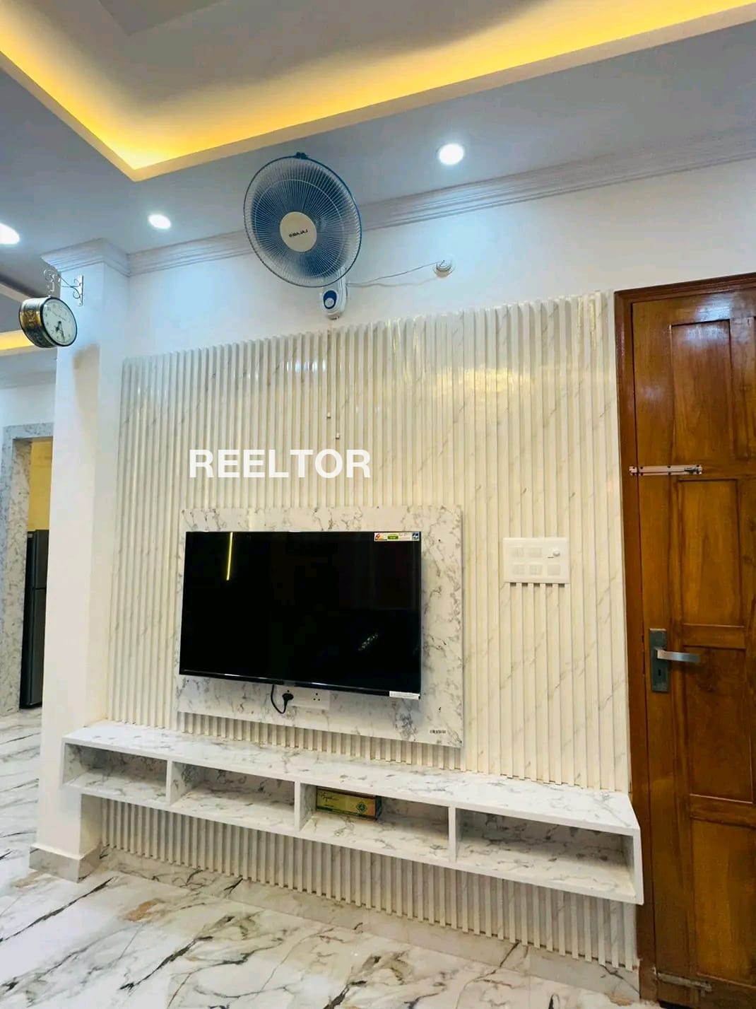 Shop For Rent In Geeta Colony Delhi