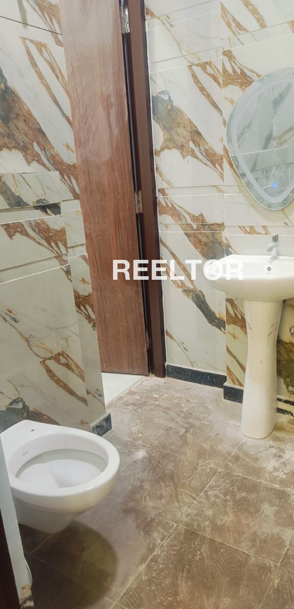 Shop For Rent In Sanjay Colony Saket