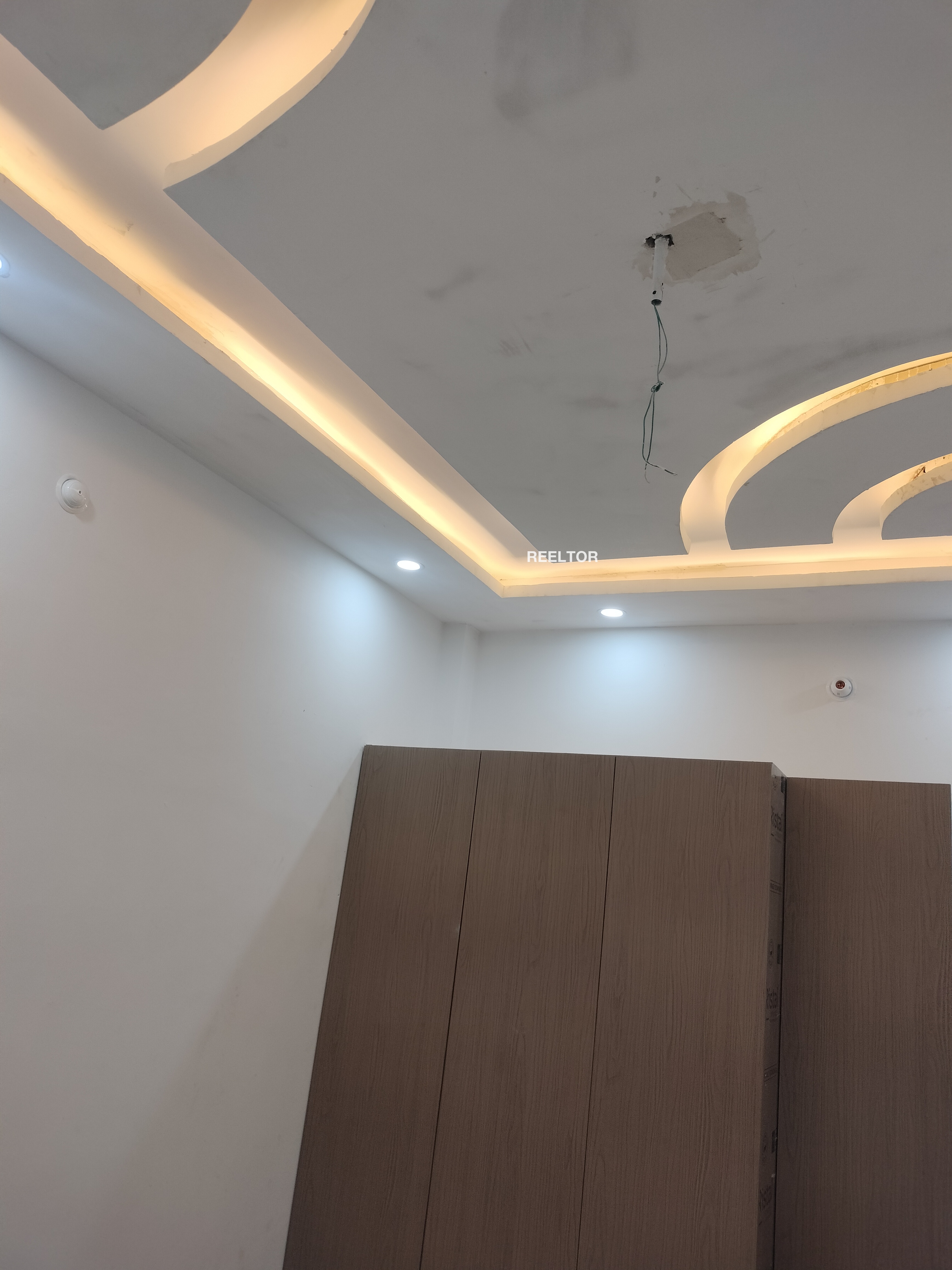 Shop For Sale In Navjeevan Vihar Hauz Khas