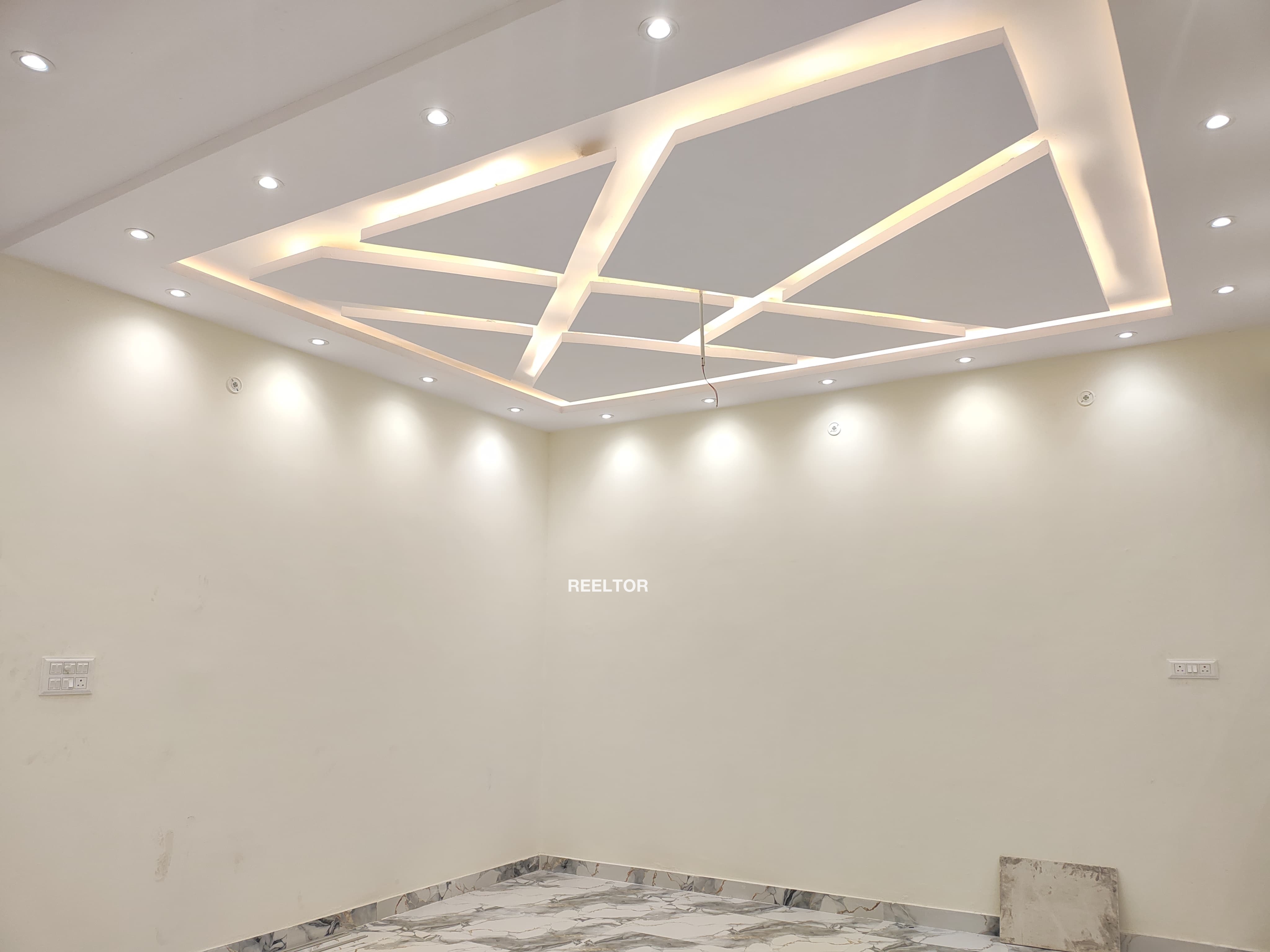 Shop For Rent In Geeta Colony Delhi