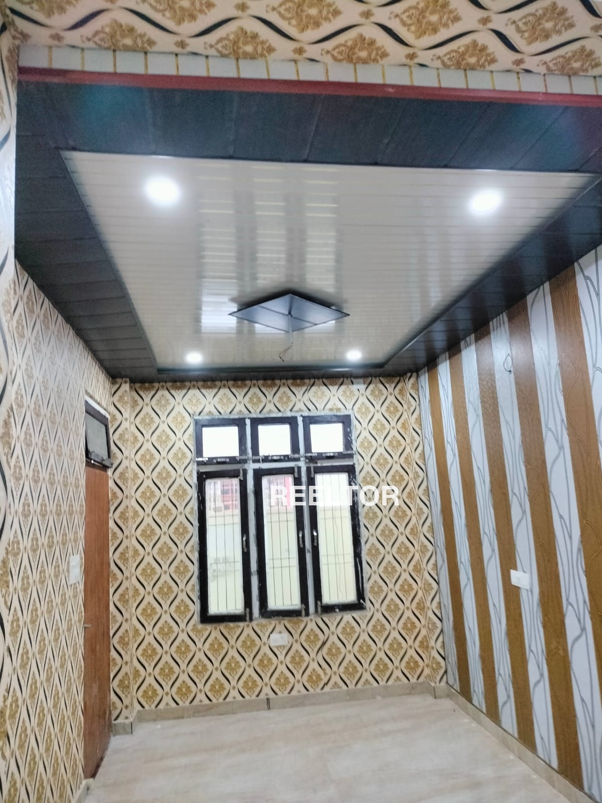 Shop For Rent In Geeta Colony Delhi
