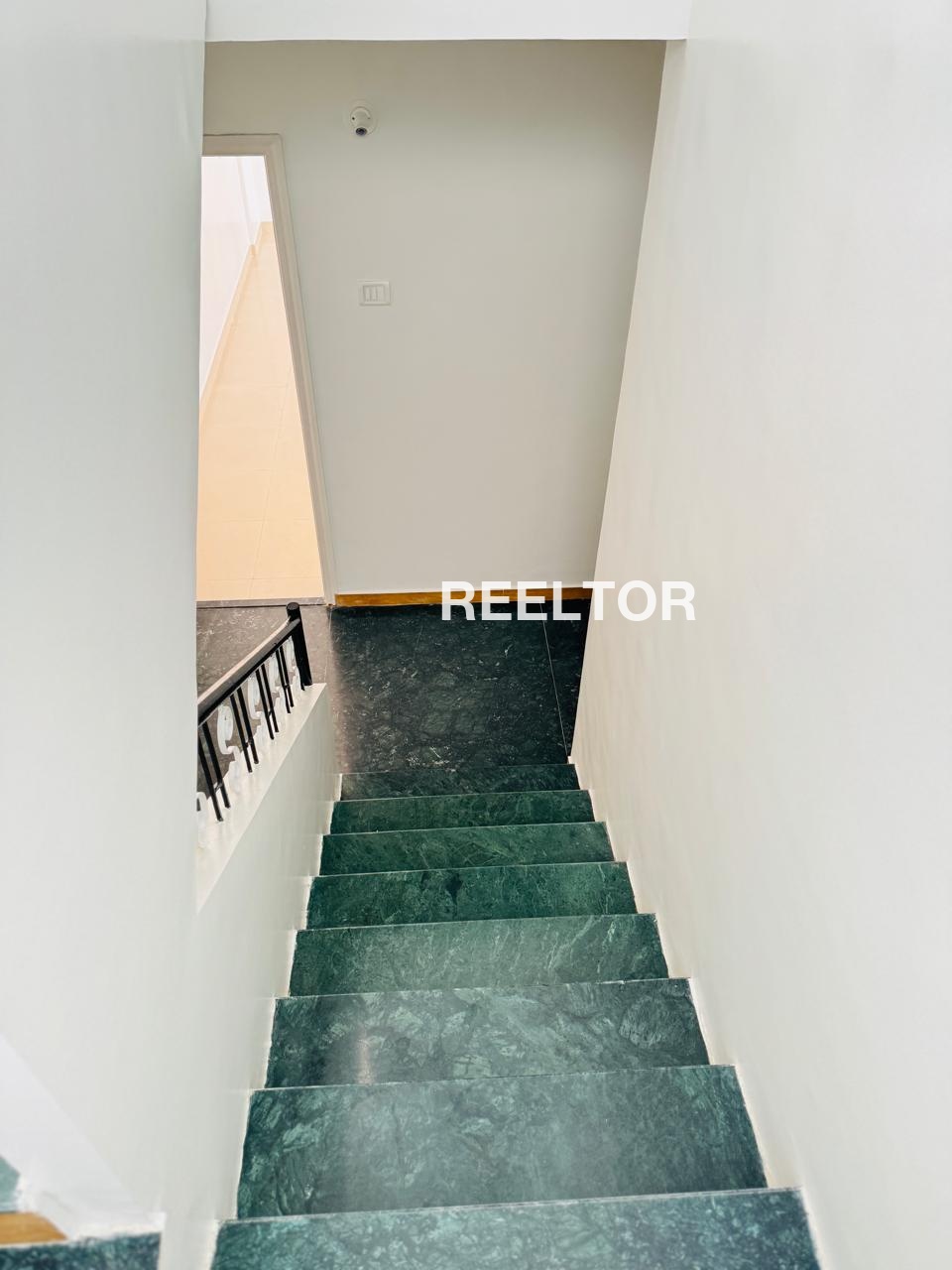 Villa For Sale In Pahadi Hathin