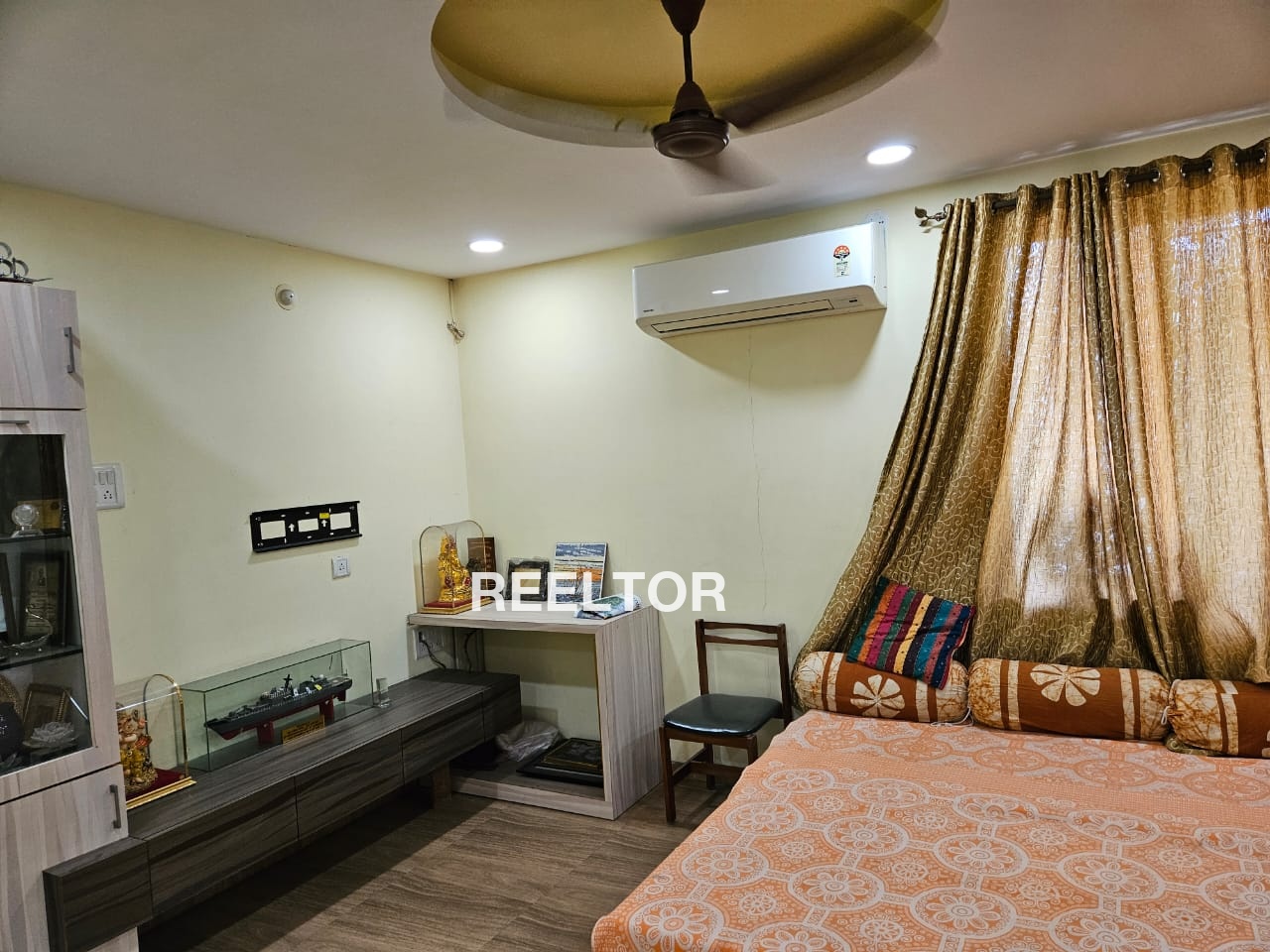 Villa For Rent In Dona Mattar Guruharsahai